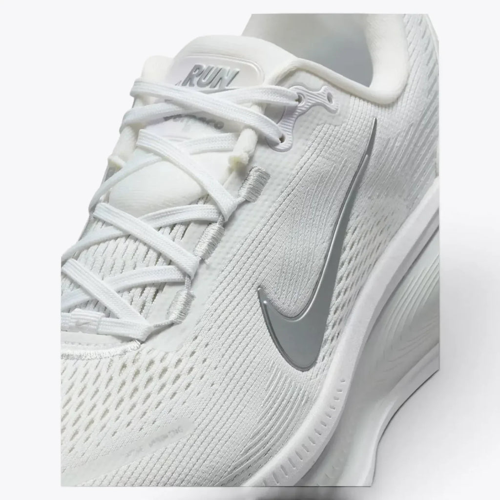 Nike Vomero 18 White Metallic Silver Photon Dust Running Shoes